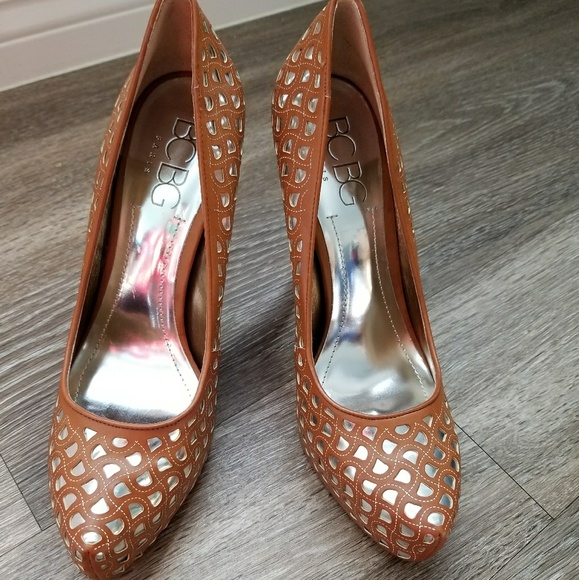 "NEW" BCBG Pumps - Picture 1 of 5